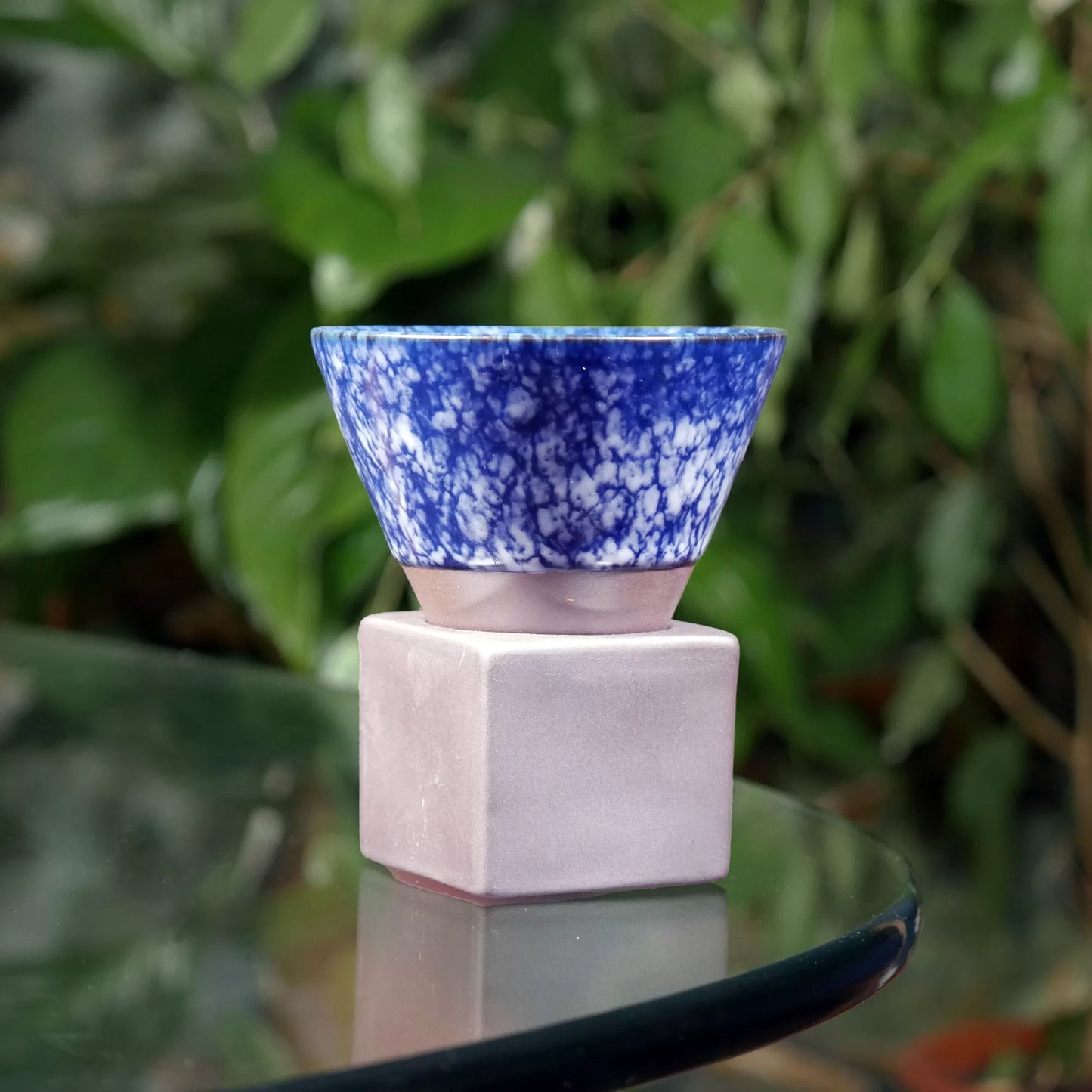 Tasse à café / Thé en grès avec soucoupe "Conic cubic" Bleue