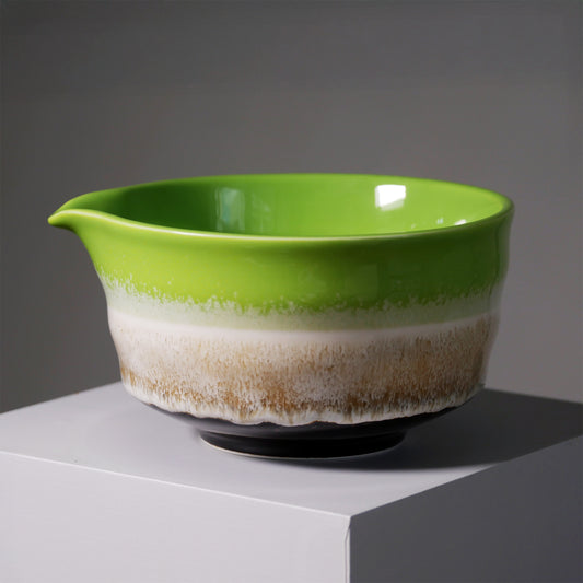 Bol à matcha artisanal à fond plat "jardin" avec bec verseur