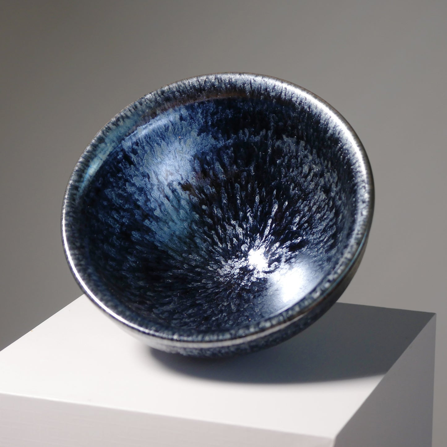 Bol à matcha artisanal Tenmoku "Floral"